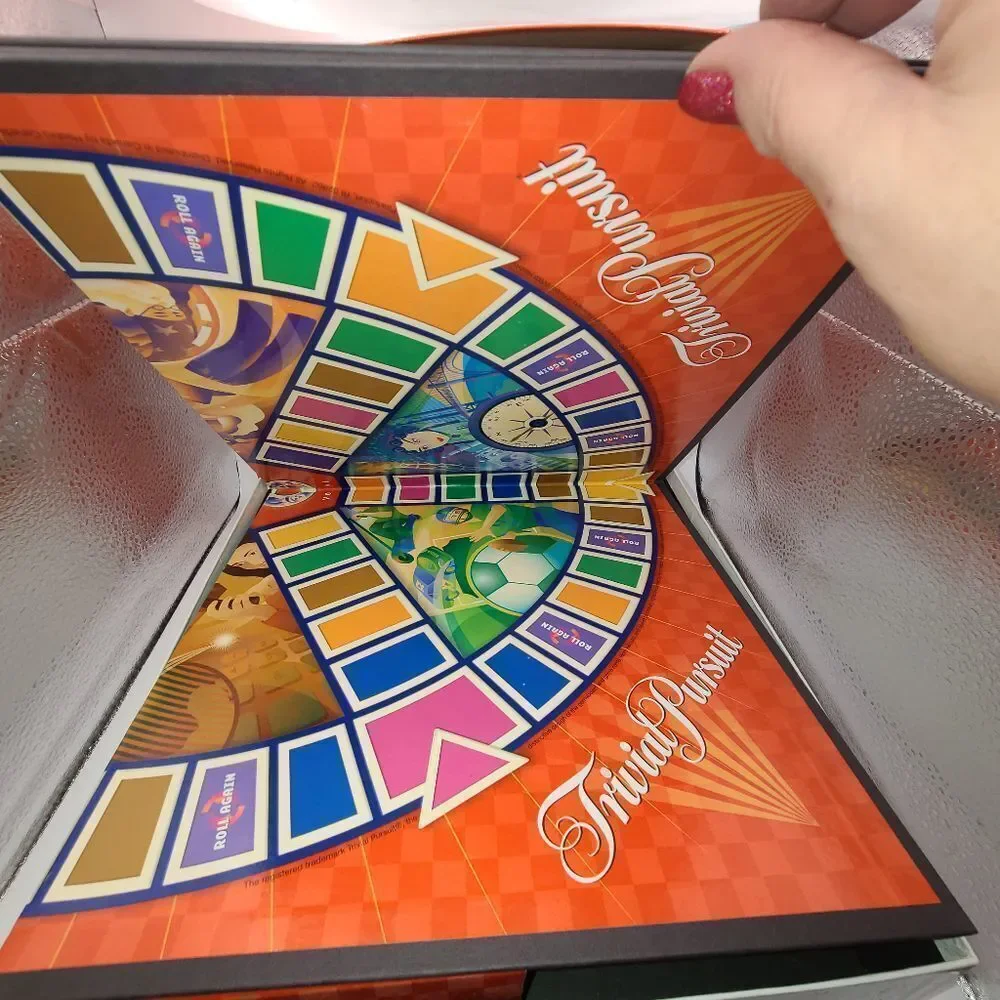 Trivial Pursuit Volume 6 Game - Picture 4 of 5